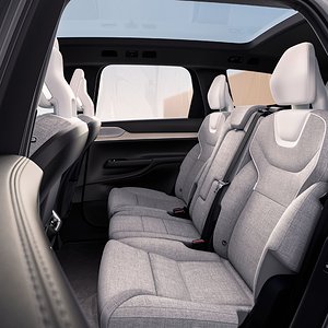 305743_Volvo_EX90.jpg