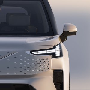 320118_Volvo_EM90_Concept_World_Stills.jpg