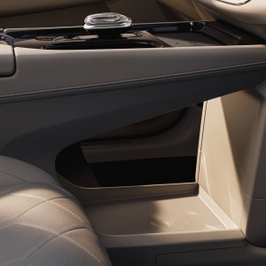 320119_Volvo_EM90_Concept_World_Stills.jpg