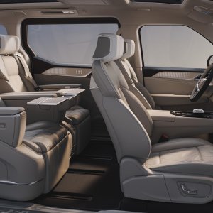320133_Volvo_EM90_Concept_World_Stills.jpg