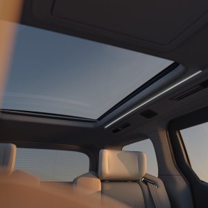 320136_Volvo_EM90_Concept_World_Stills.jpg