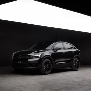 Volvo XC40, EX40 и EC40 версии Black Edition 2024 год