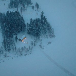 339593_Volvo_Cross_Country_winter_cabin_Swedish_Lapland.jpg