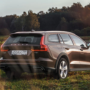новый Volvo V60 II 2019, фото, отзывы, тест-драйв, обзор