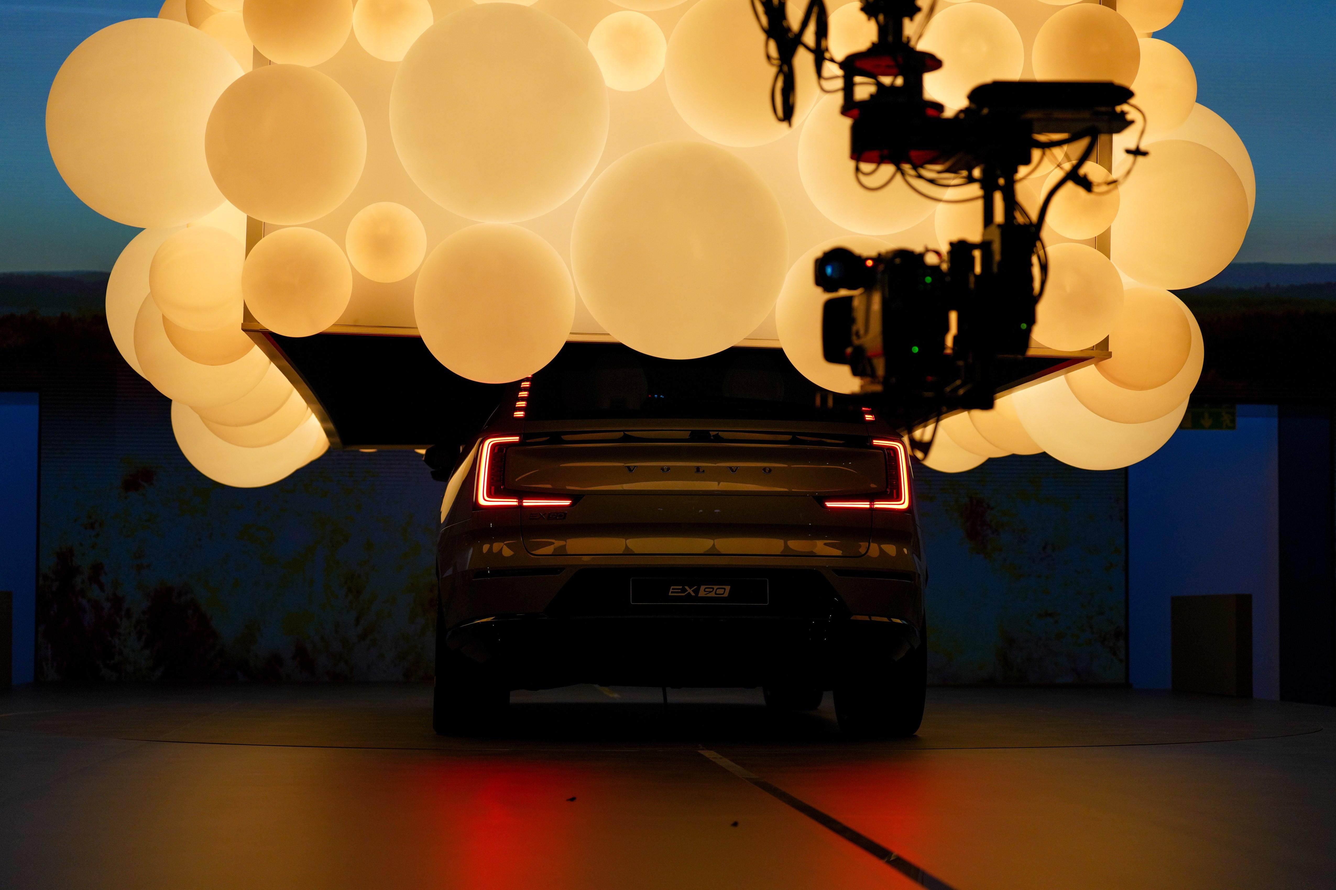 307655_Volvo_EX90_Reveal_Lift.jpg