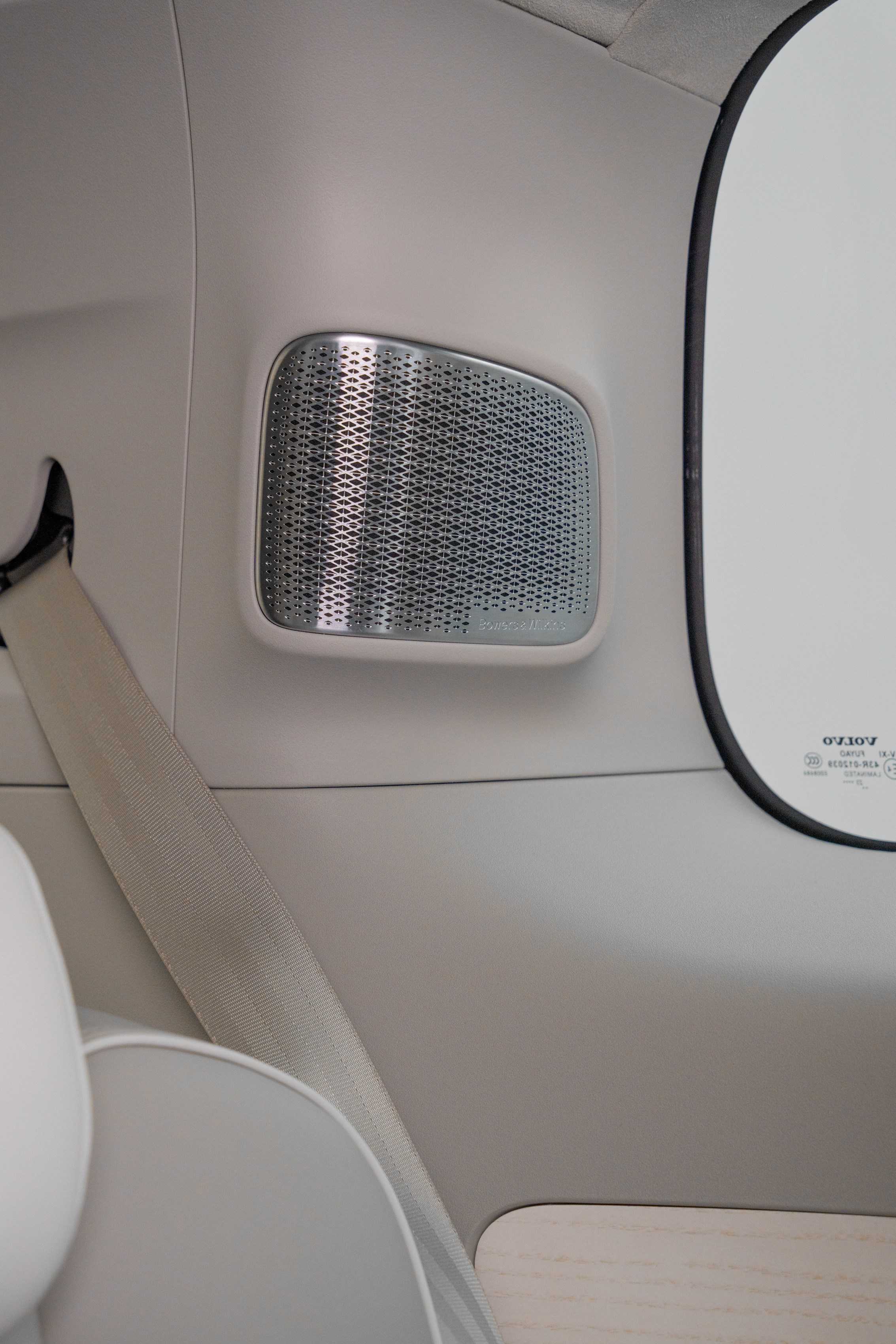 320151_Volvo_EM90_Studio_Stills.jpg