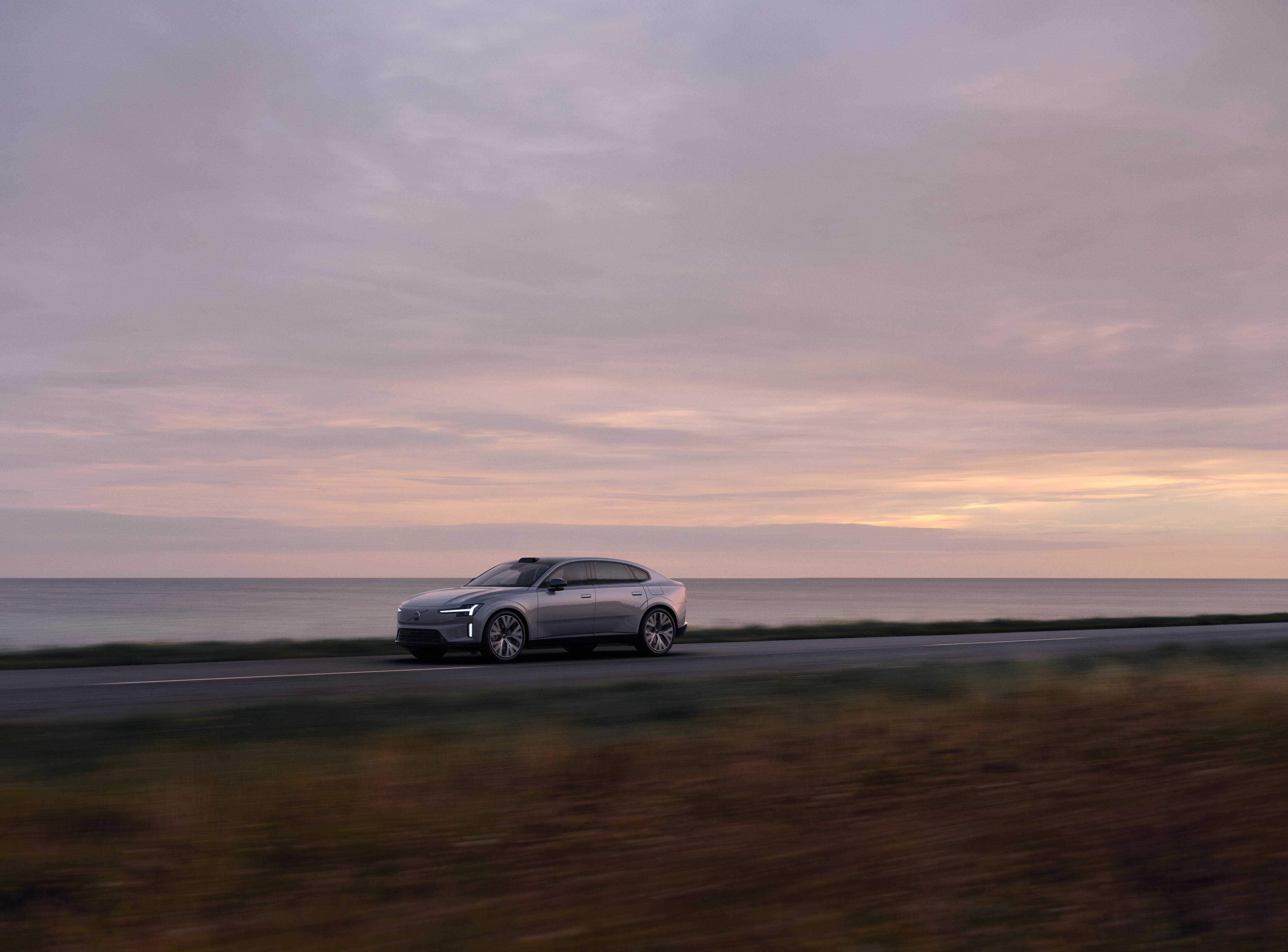 342390_Volvo_ES90_Exterior.jpg