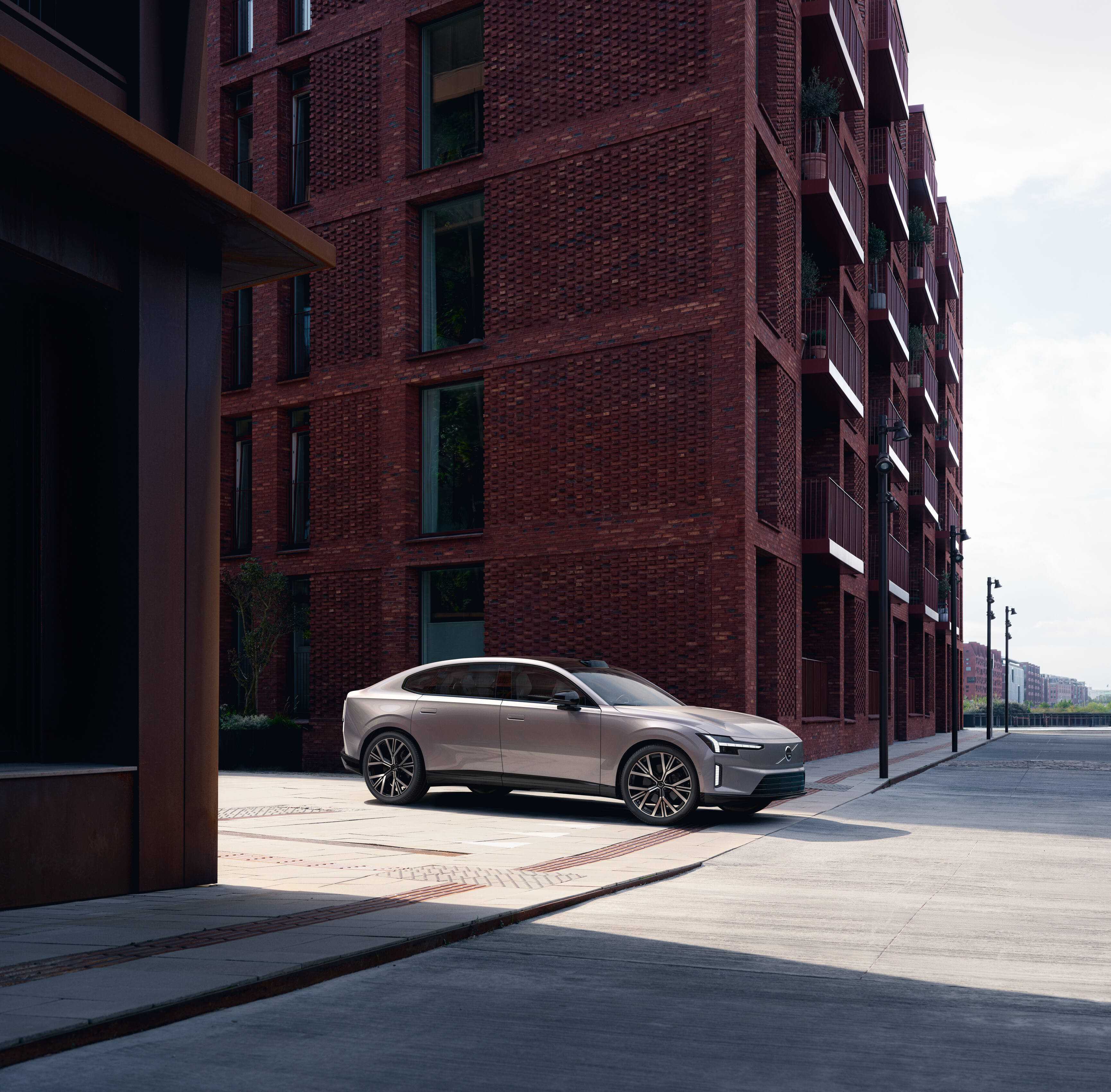 342393_Volvo_ES90_Exterior.jpg