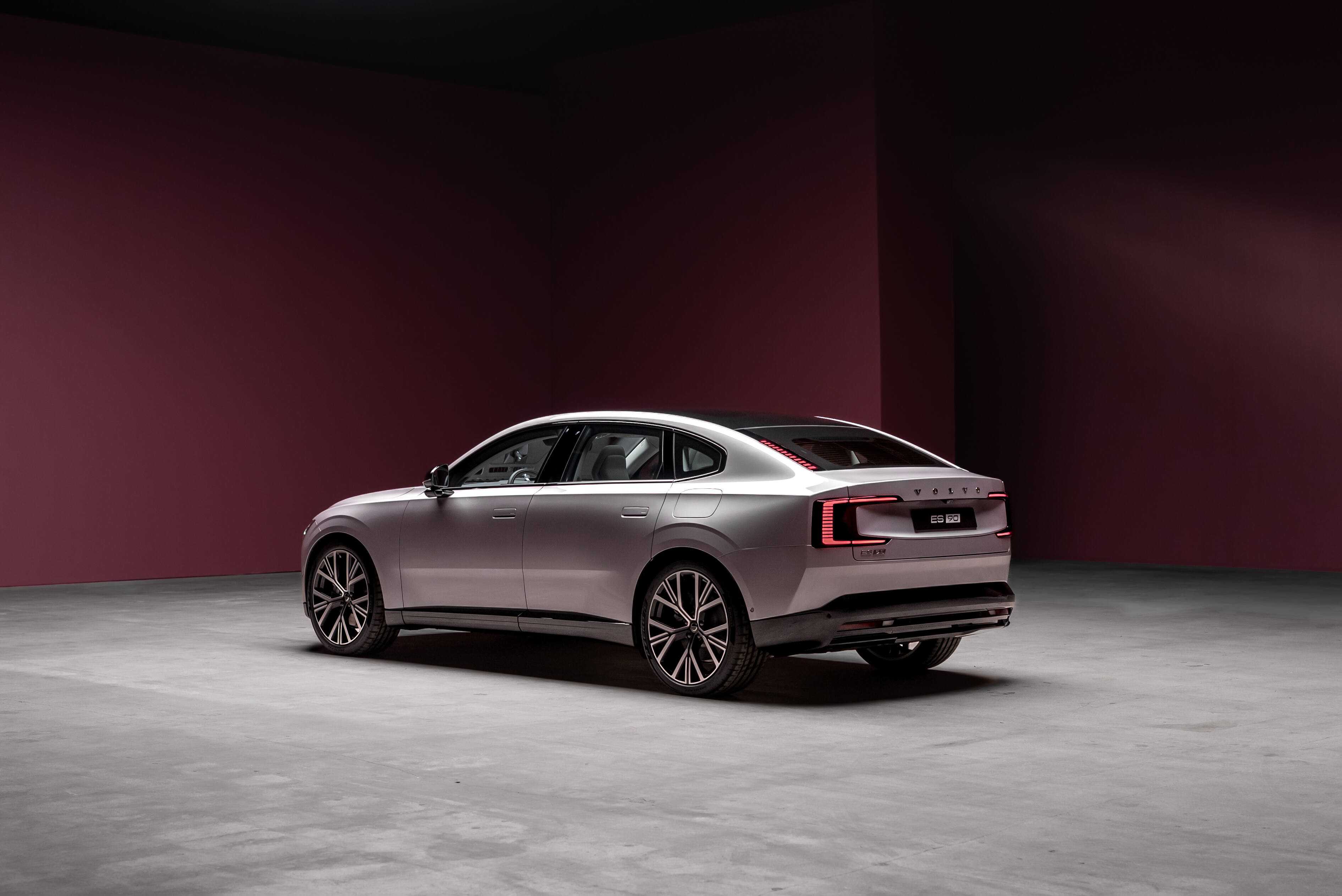 342394_Volvo_ES90_Exterior.jpg