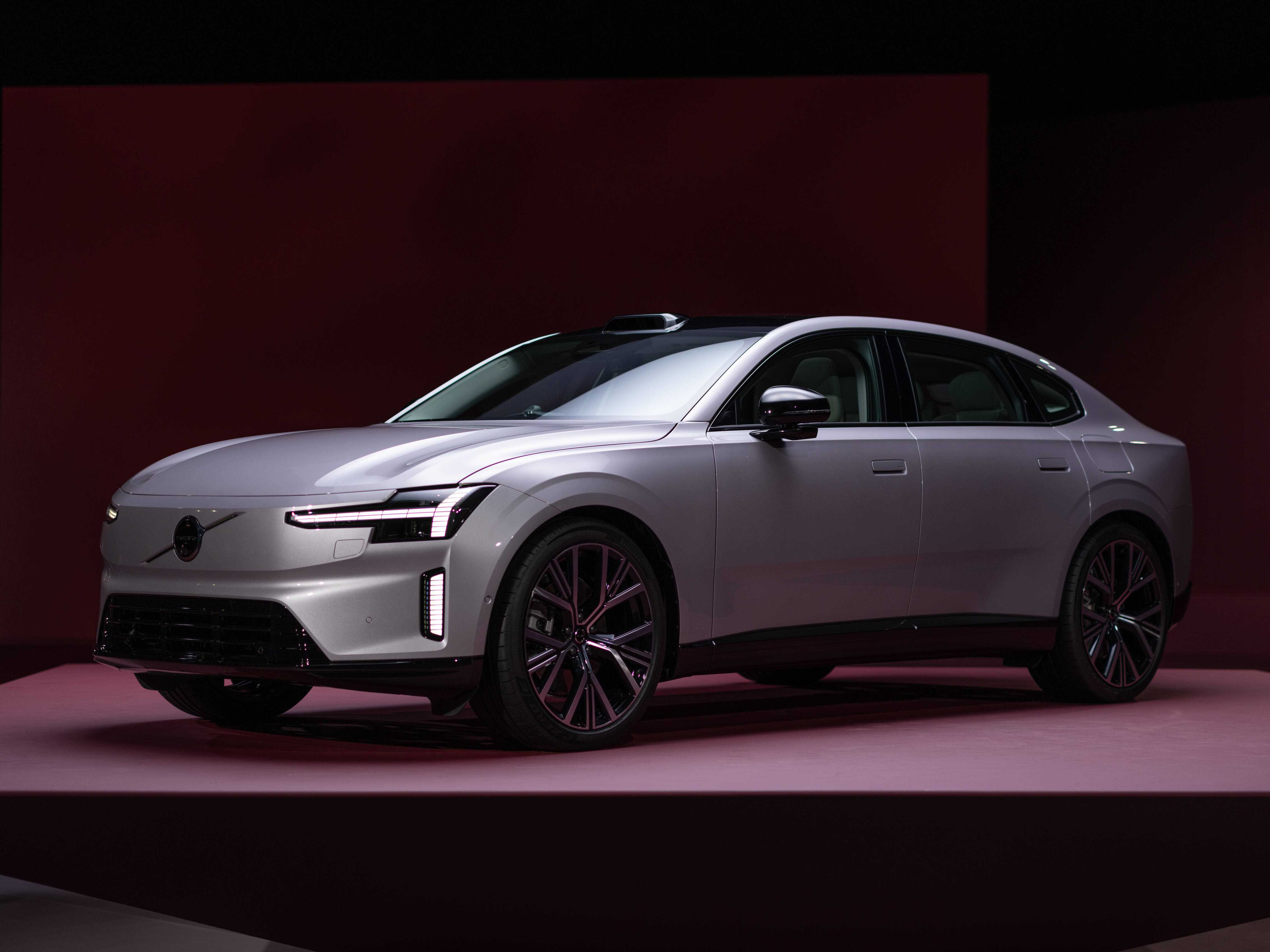 343508_Volvo_ES90_reveal_event.jpg