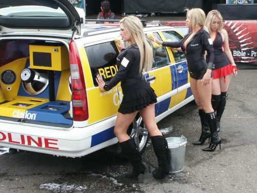 Redline-Girls-Washing-Car.jpg