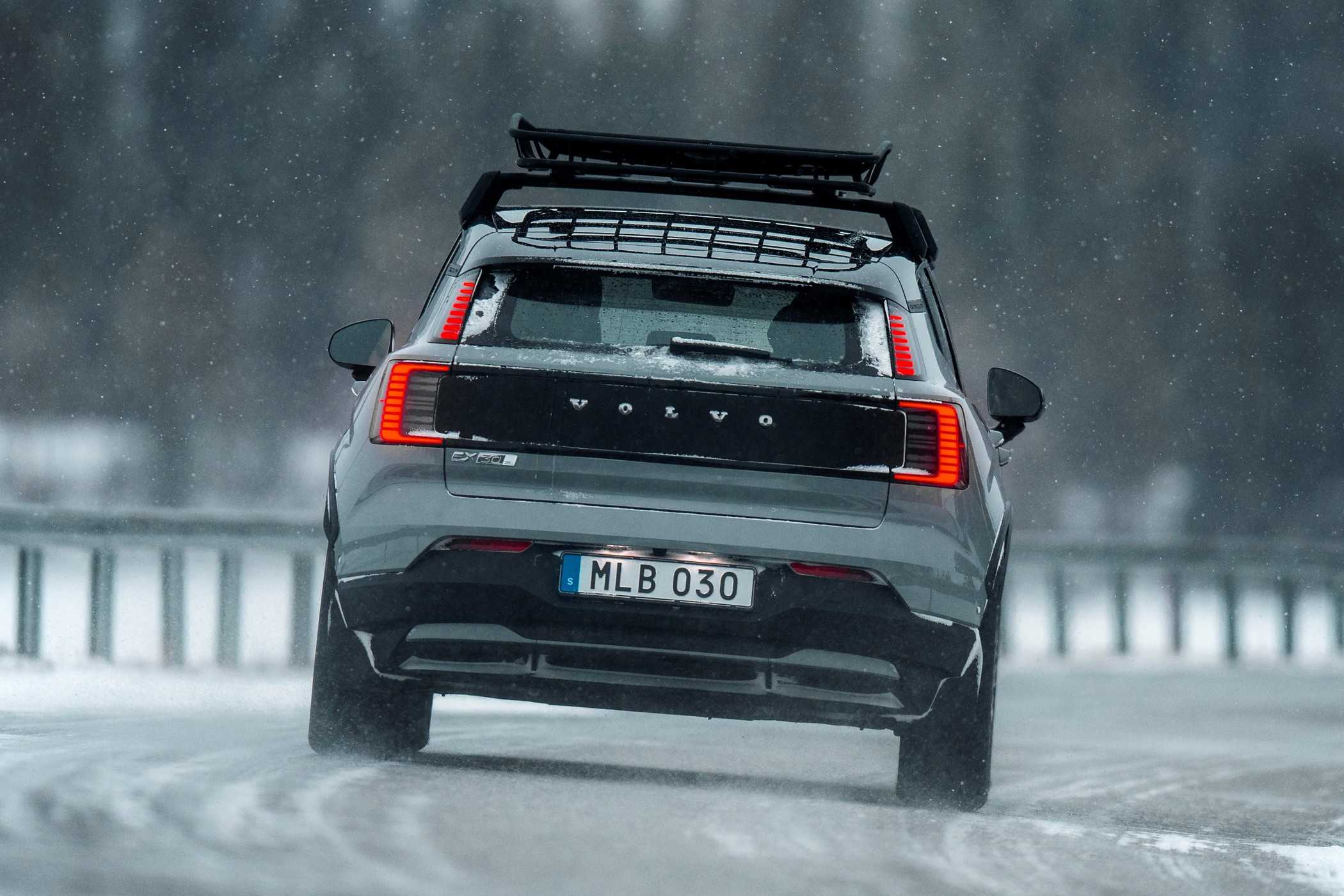 volvo-ex30-cross-country.